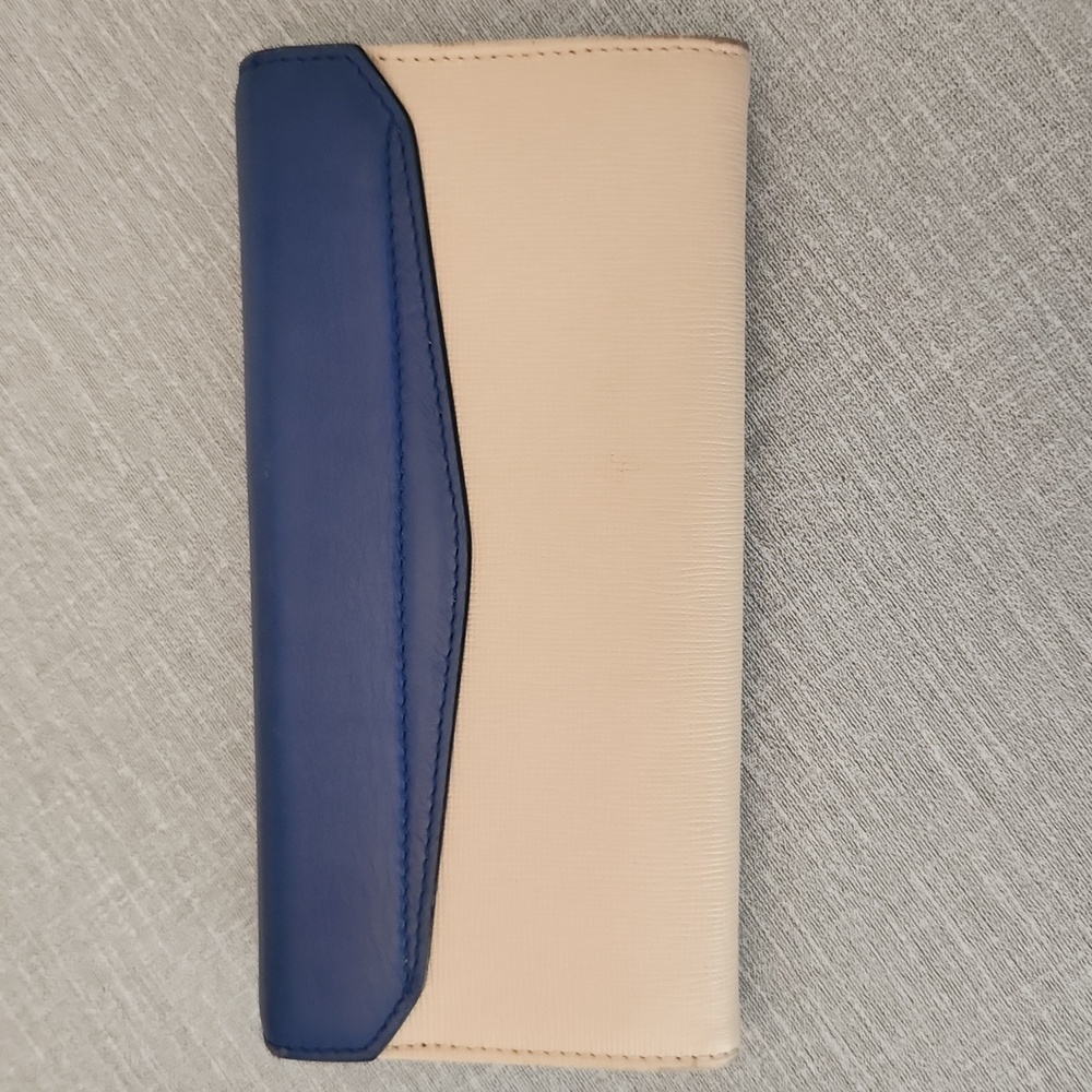 Fendi Contintental Leather Wallet W/Box And Cards - Picture 4 of 16